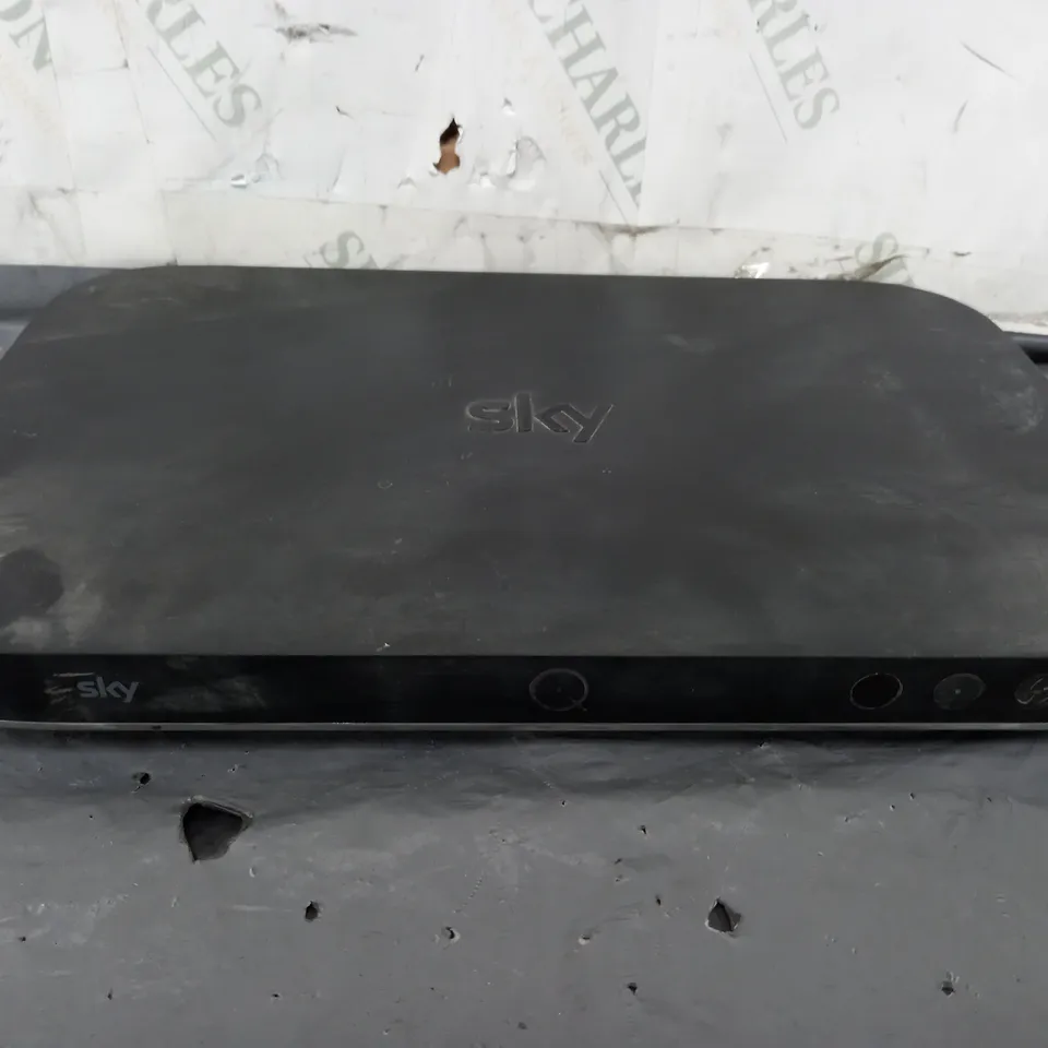 SKY Q BOX ES240 2TB SATELLITE RECEIVER
