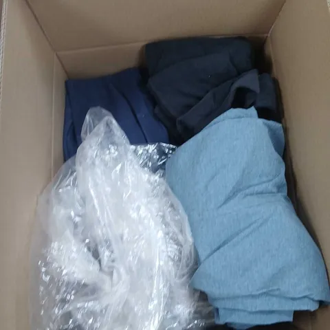 BOX OF APPROXIMATELY 20 ASSORTED CLOTHING TO INCLUDE: GOODFELLOW AND CO SHORTS 