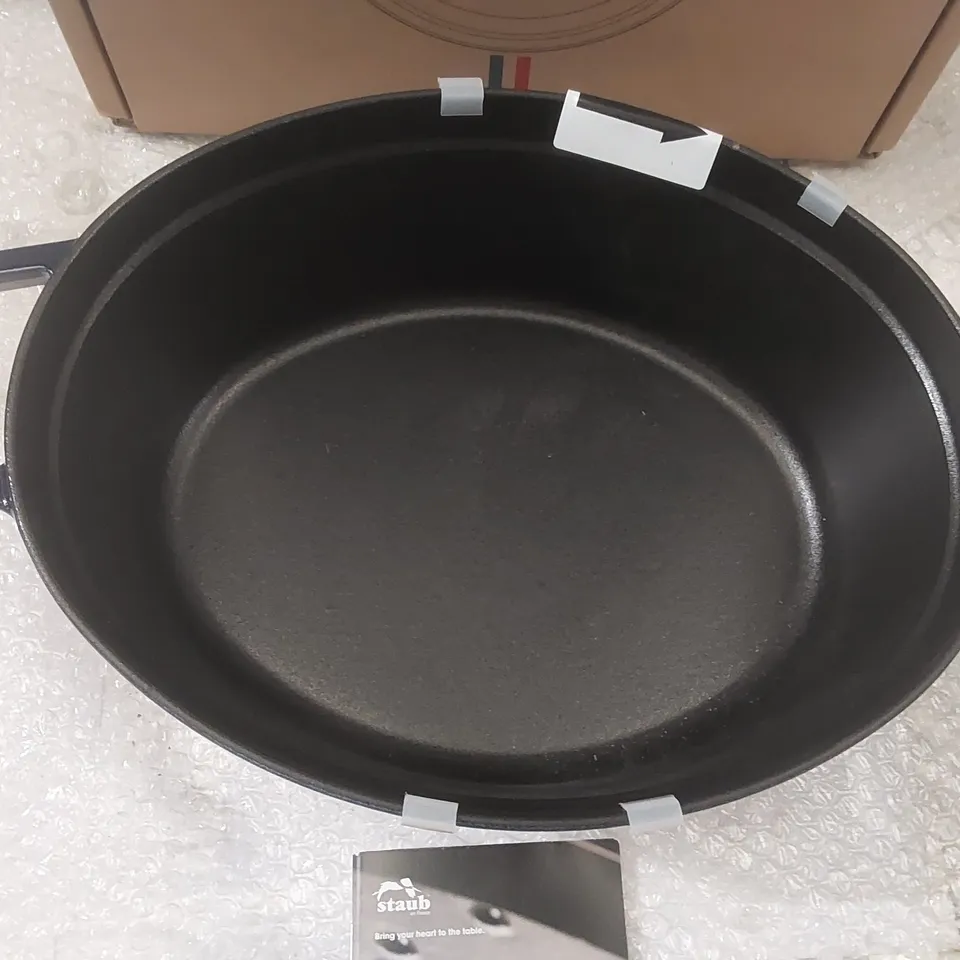 BOXED STAUB LA COCOTTE 33CM OVAL CAST IRON CASSEROLE DISH