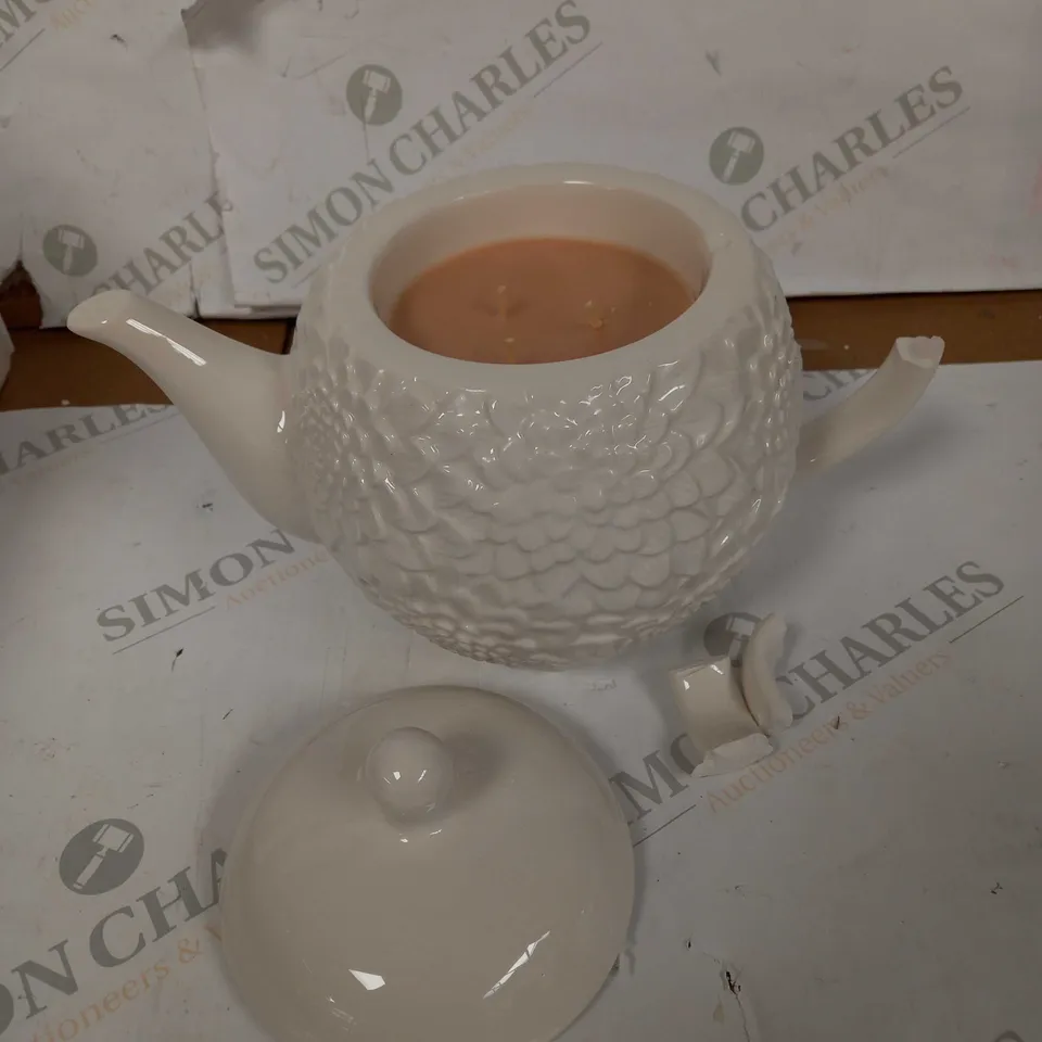 BOXED HOMEWORX BY SLATKIN & CO. TEAPOT CERAMIC CANDLE, AFTERNOON TEA
