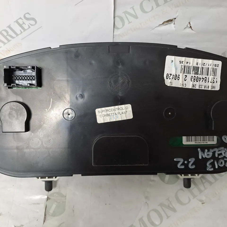 INSTRUMENT CLUSTER 
