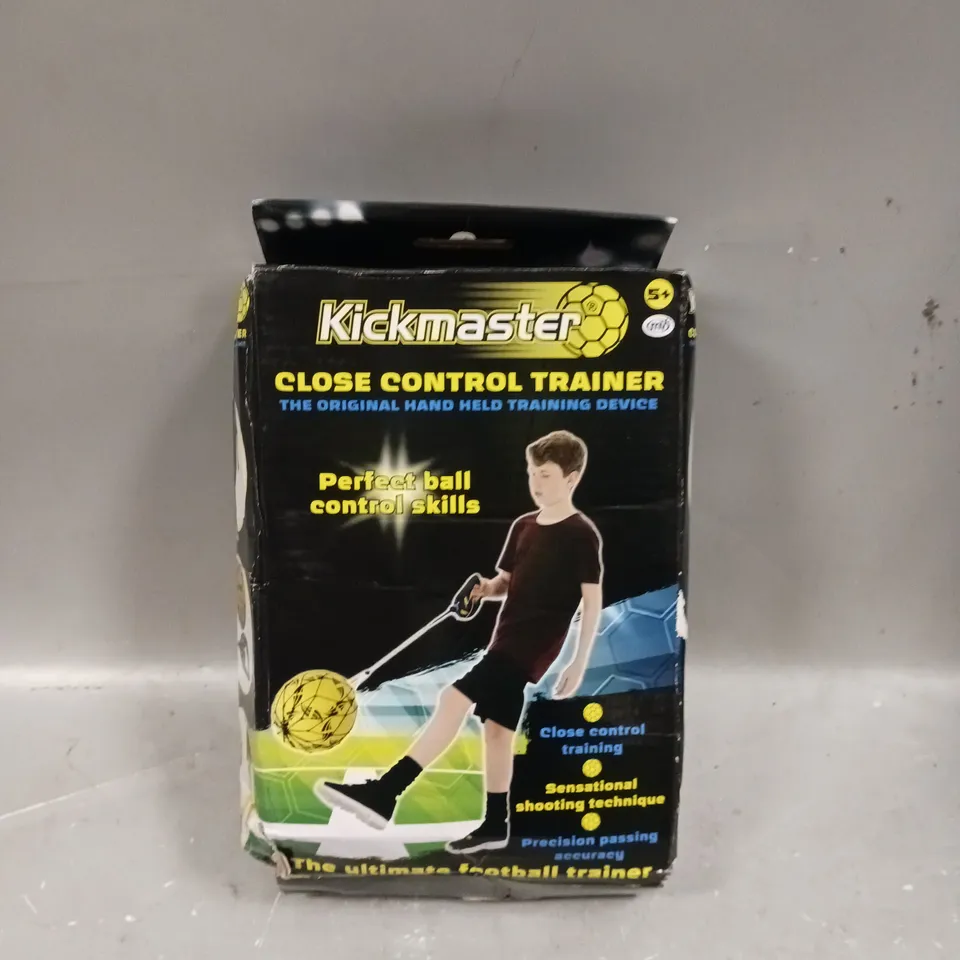 KICKMASTER CLOSE CONTROL FOOTBALL TRAINER  RRP £19.99