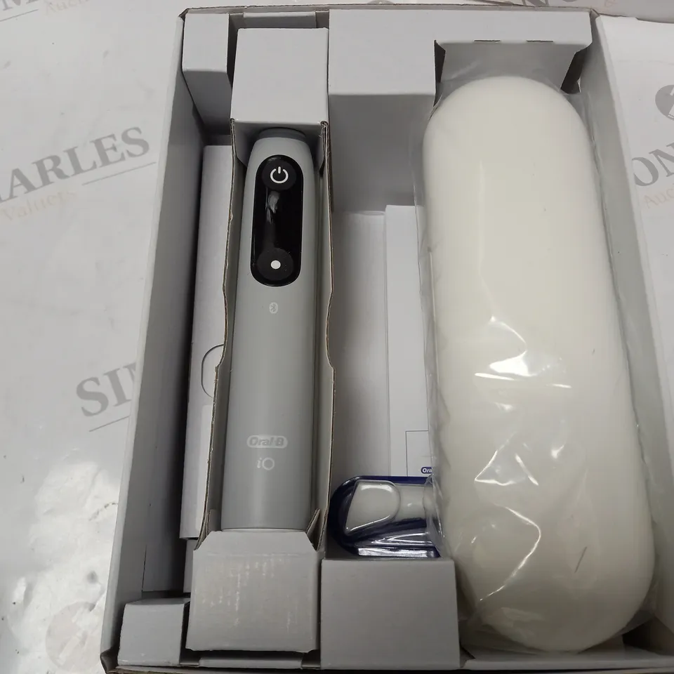 BOXED ORAL-B IO SERIES 6 TOOTHBRUSH