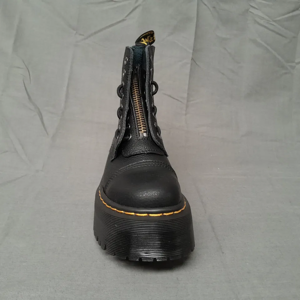 BOXED PAIR OF DR MARTENS SINCLAIR BOOTS IN BLACK UK SIZE 7