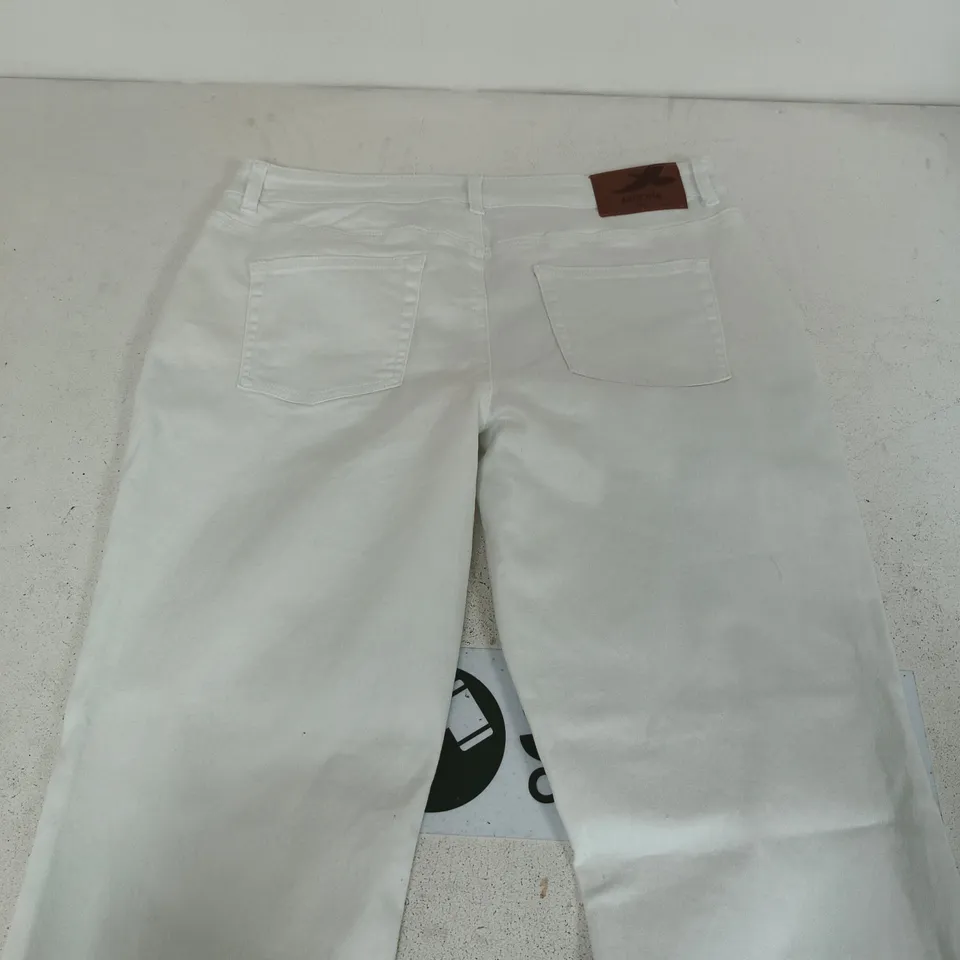 ARIZONA DENIM WHITE JEANS – UK 18P (EU 22)