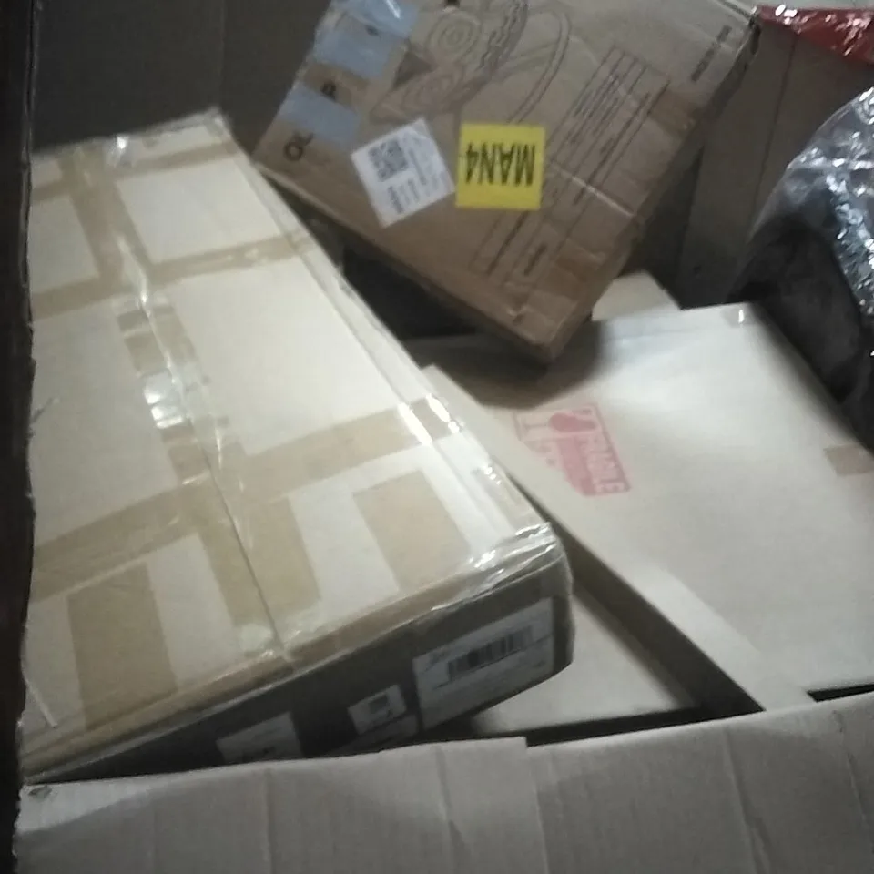 PALLET OF ASSORTED ITEMS TO INCLUDE; VANITY MIRROR, WALL CLOCK
