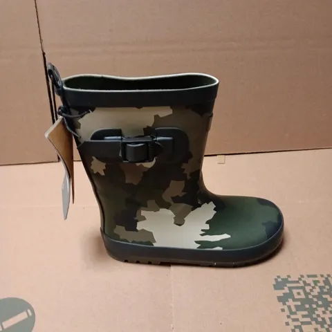 UNBOXED PAIR OF TRESPASS KIDS PUDDLE 20 WELLY IN CAMO - UK 11