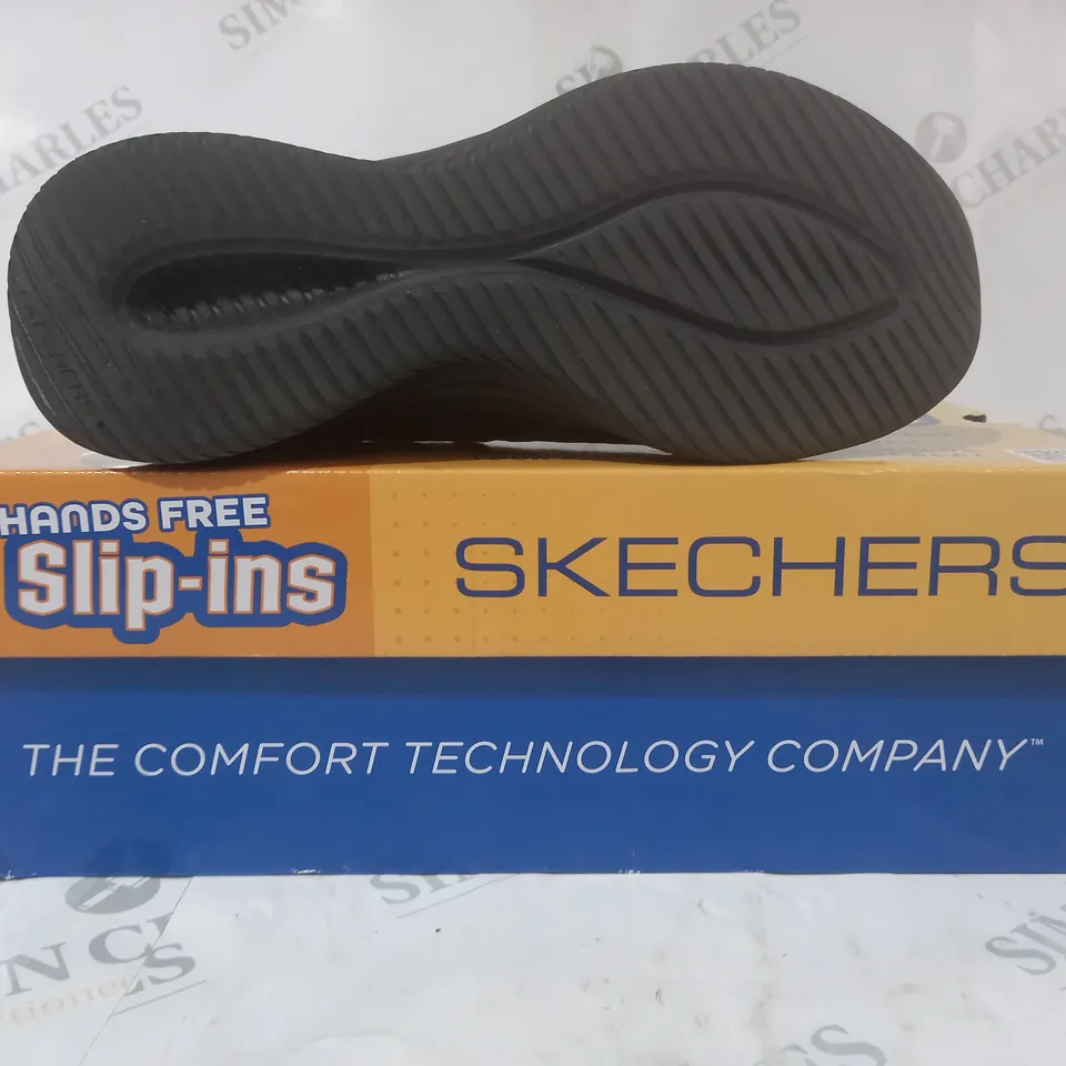 BOXED PAIR OF SKECHERS HANDS FREE SLIP-INS IN BLACK UK SIZE 4