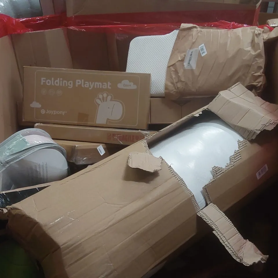 PALLET CONTAINING A VERY LARGE QUANTITY OF ASSORTED ITEMS INCLUDING: MATTRESS, FOLDING PLAYMAT, WASHING LINE ECT