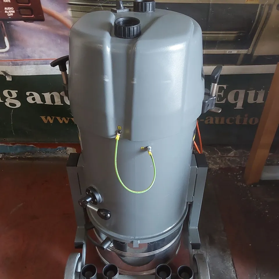 EX-DEMO KÄRCHER IVR 35/20-2 SC S/N 20210 INDUSTRIAL VACUUM CLEANER