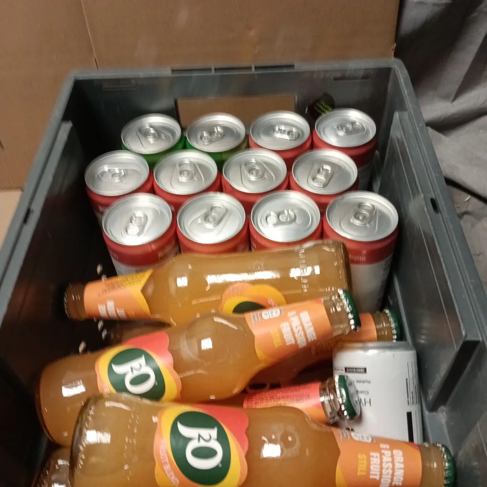 APPROXIMATELY 18 ASSORTED DRINK ITEMS INCLUDING J2O AND CADENCE CORE HYDRATION 