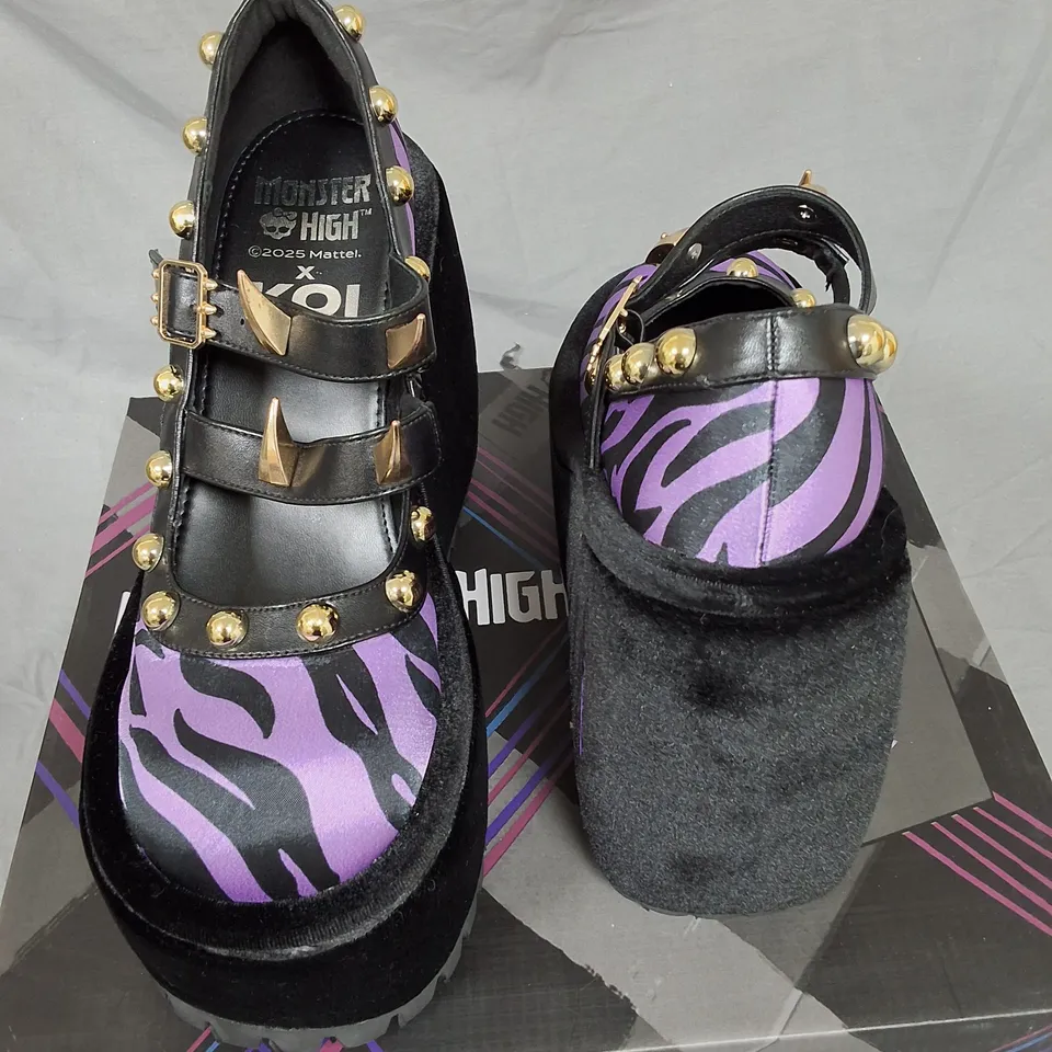BOXED KOI MONSTER HIGH CLAWSOME WOLF PLATFORM BOOTS IN BLACK- UK 4