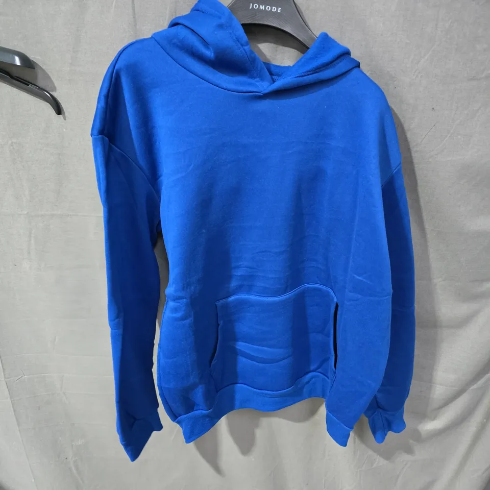 BOX OF APPROXIMATLEY 25 CLOTHING ITEMS INCLUDING:ONE PIECE TSHIRT, STARBEAR LOVER FLEECE AND BLUE HOODIE  