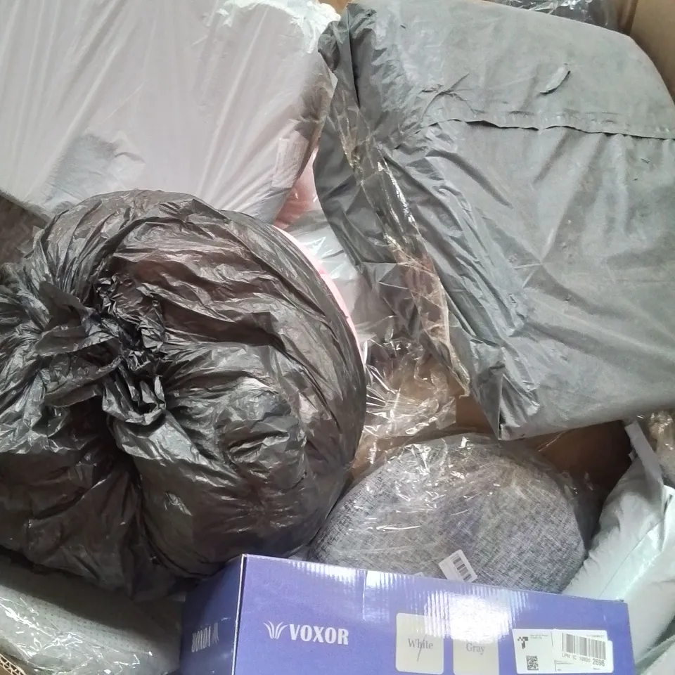 PALLET TO CONTAIN A LARGE QUANTITY OF PILLOWS