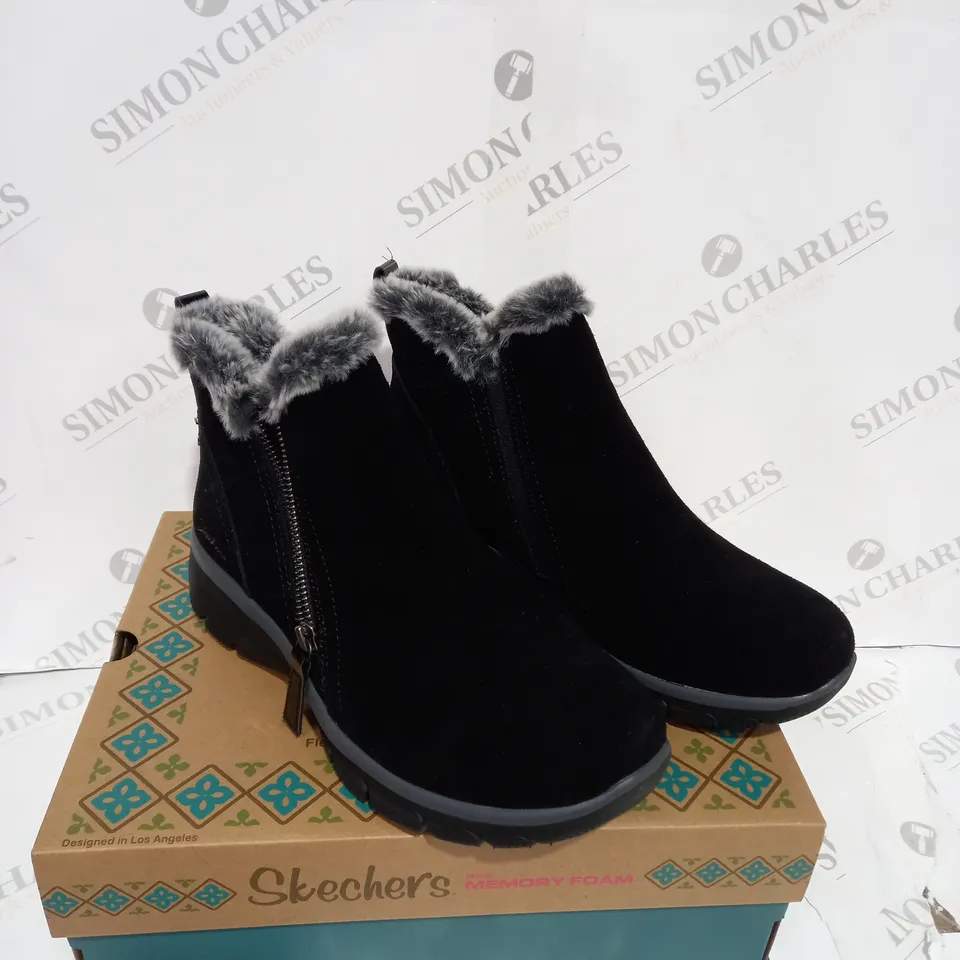 BOXED SKECHERS HIGH ZIP BOOTS, BLACK - SIZE 6