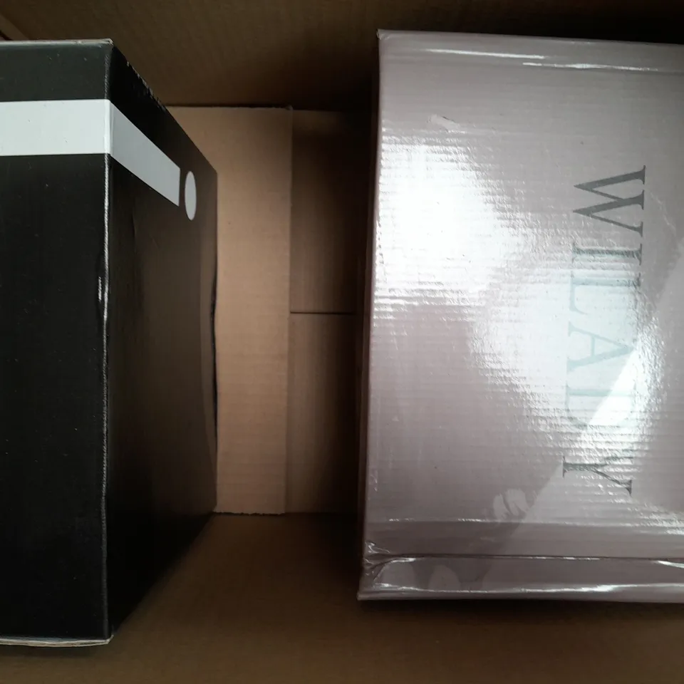 BOX OF APPROXIMATELY 5 ASSORTED PAIRS OF SHOES AND FOOTWEAR ITEMS TO INCLUDE MILAYA, SINOBEN, ETC