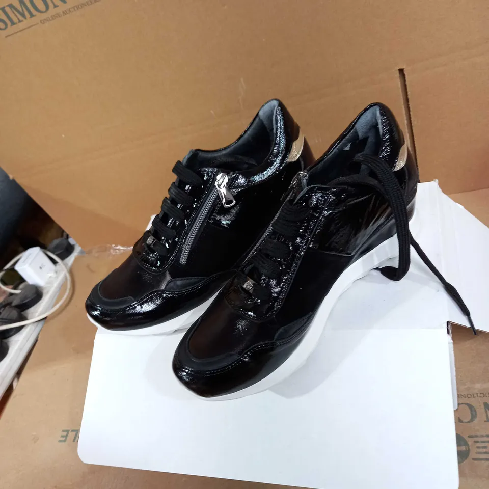 BOXED MIP BLOSSOME TRAINERS BLACK LEATHER SIZE 8