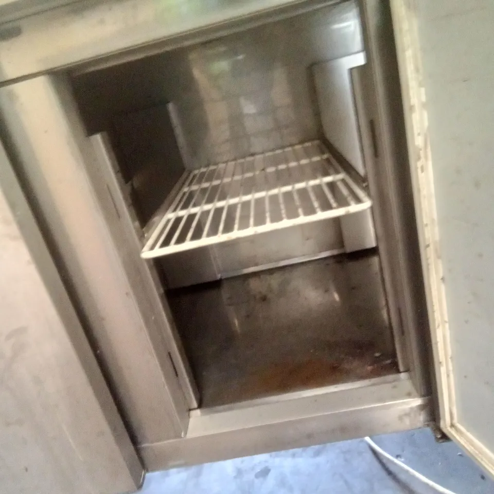 COMMERCIAL FOOD PREP STATION WITH UNDERCOUNTER FRIDGES