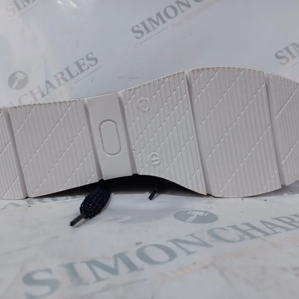 BOXED PAIR OF MODA IN PELLE TRAINERS IN NAVY EU SIZE 41