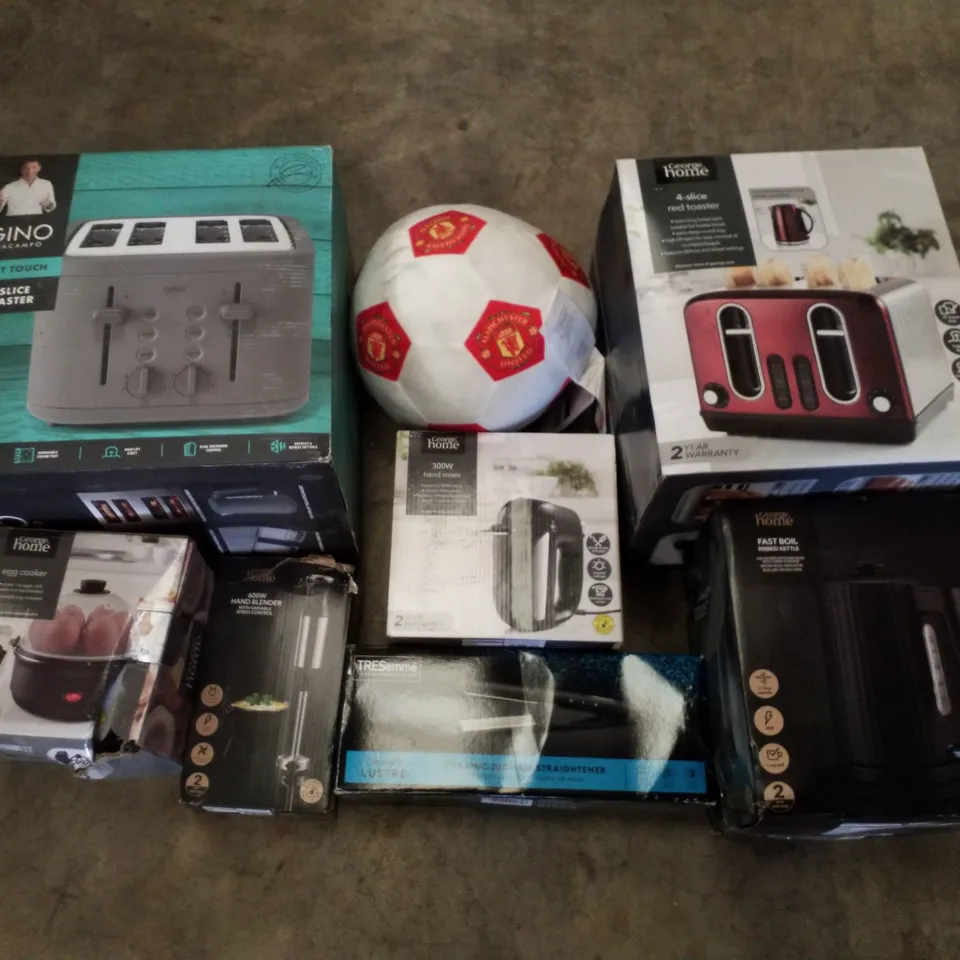 PALLET CONTAINING ASSORTED PRODUCTS INCLUDING TOASTERS, EGG COOKER, HAND MIXER, FAST BOIL KETTLE & MANCHESTER UNITED PLUSH FOOTBALL