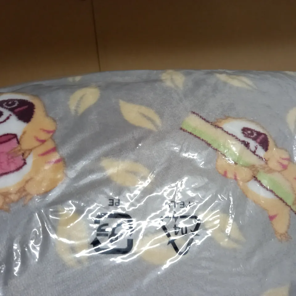 BAGGED THE OODIE SLOTH THEMED HOODED BLANKET