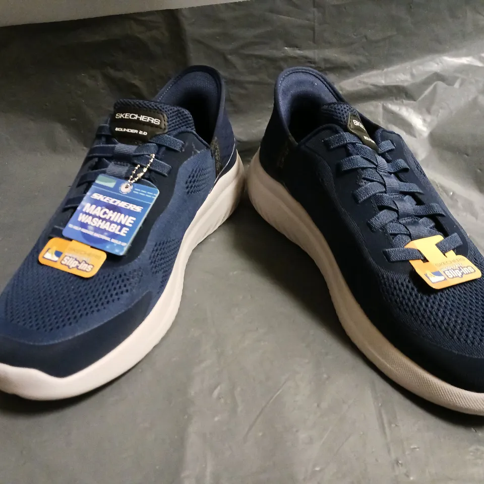 BOXED PAIR OF SKECHERS SLIP-ON SHOES IN NAVY UK SIZE 9