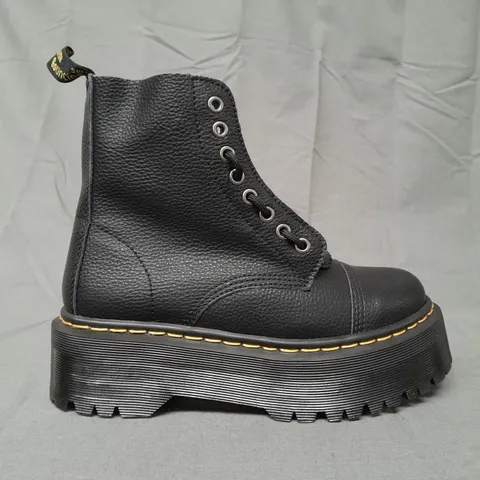BOXED PAIR OF DR MARTENS SINCLAIR BOOTS IN BLACK UK SIZE 7