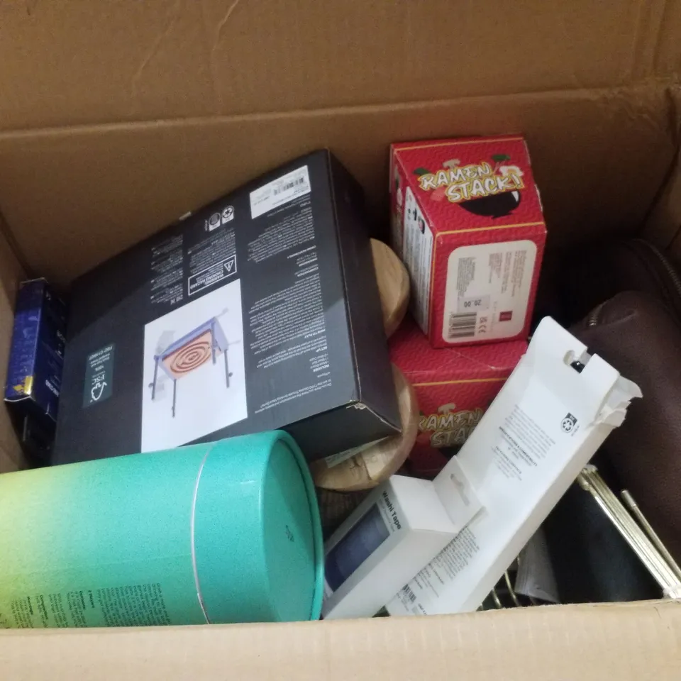 PALLET CONTAINING ASSORTED BRAND NEW PRODUCTS INCLUDING SUNGLASSES CASES, HEART SHAPED PAPER FILES, DRINKING MAZE GAME, PAPER GIFT BAGS & BEACH PADDLES