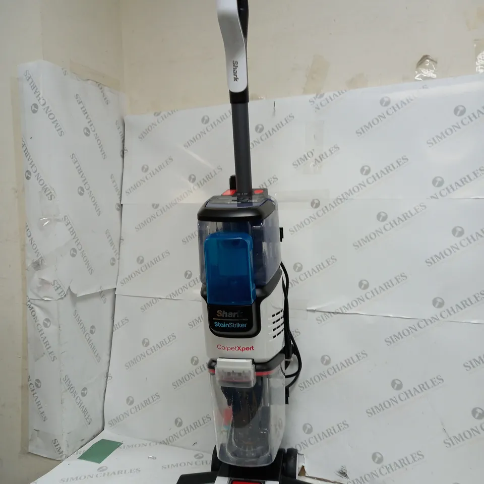 SHARK CARPET XPERT DEEP CARPET CLEANER & BUILT IN STAIN STRIKER EX200UK - COLLECTION ONLY