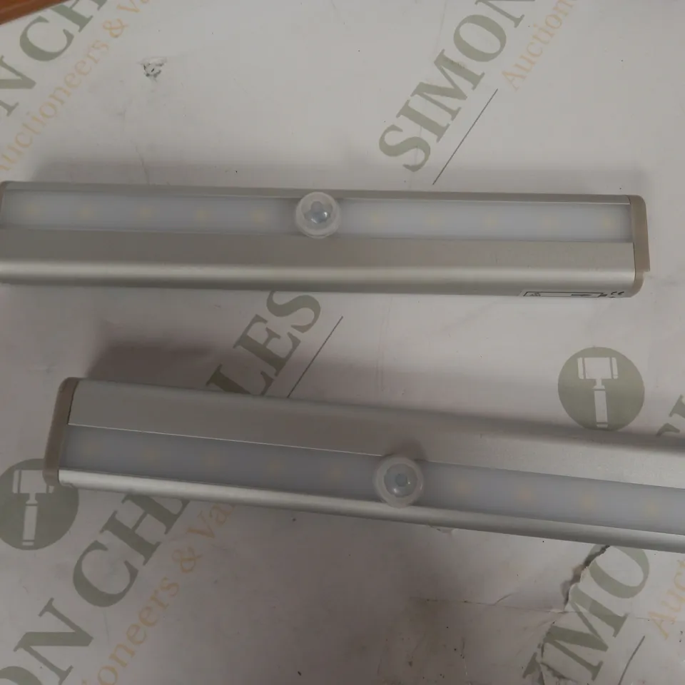 2 LED LIGHTS