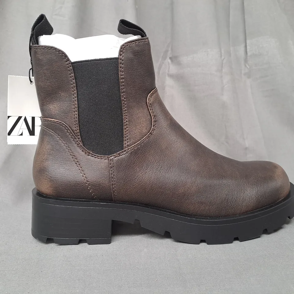 PAIR OF ZARA ANKLE BOOTS IN BROWN EU SIZE 41