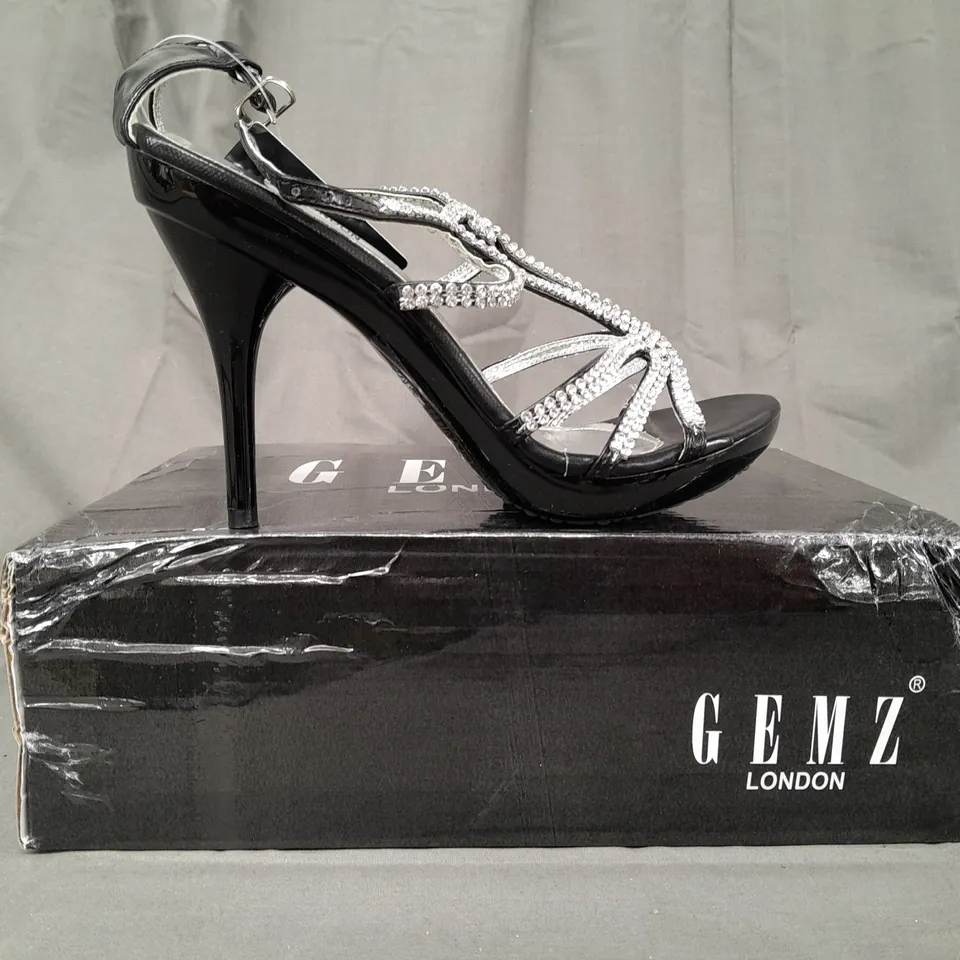 BOX OF APPROXIMATELY 12 PAIRS OF GEMZ LONDON OPEN TOE STRAPPY HIGH HEEL SANDALS IN BLACK/METALLIC SILVER W. JEWEL EFFECT - VARIOUS SIZES