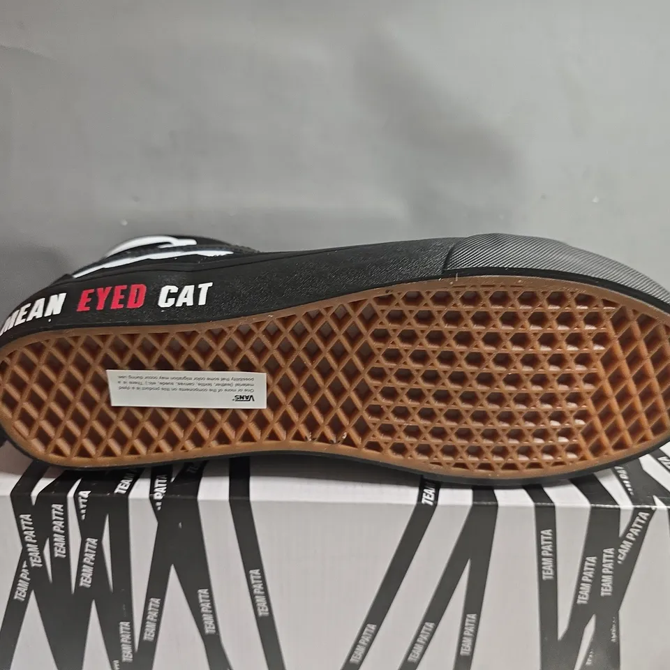 BOXED PAIR OF VANS SK8-HI REISSUE VI IN BLACK/WHITE - UK 10