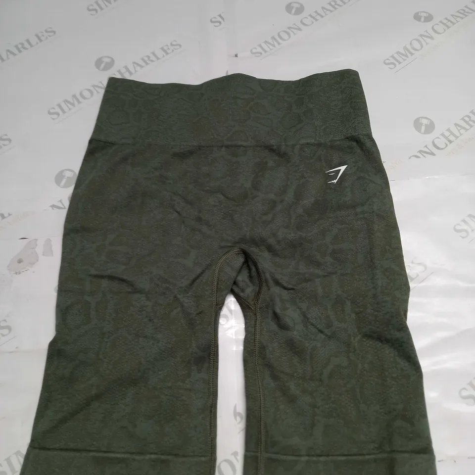GYMSHARK TRAINING SHORTS SIZE M
