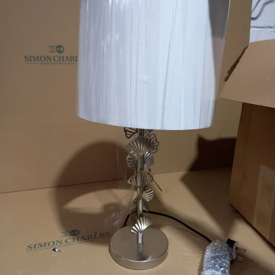 DESIGNER LEAF DETAL TABLE LAMP