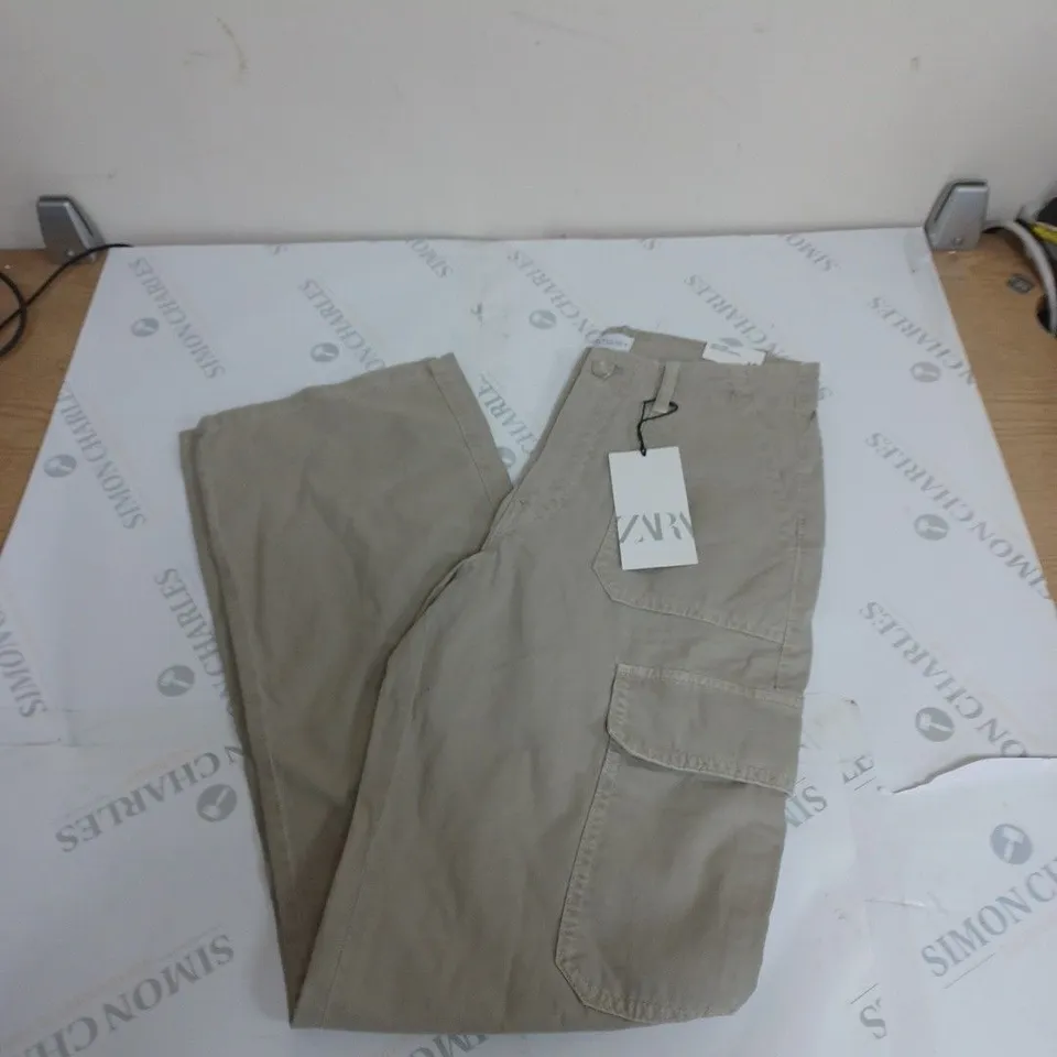ZARA CARGO PANT - SIZE 40 - BEIGE 
