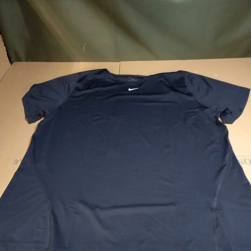 MENS NIKE SLIM FIT DRI-FIT SHIRT SIZE XXL