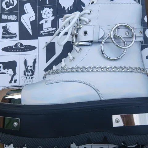 BOXED PAIR OF KOI BORIN HARDWARE PLATFORM BOOTS IN SILVER HOLOGRAM SIZE UK 4