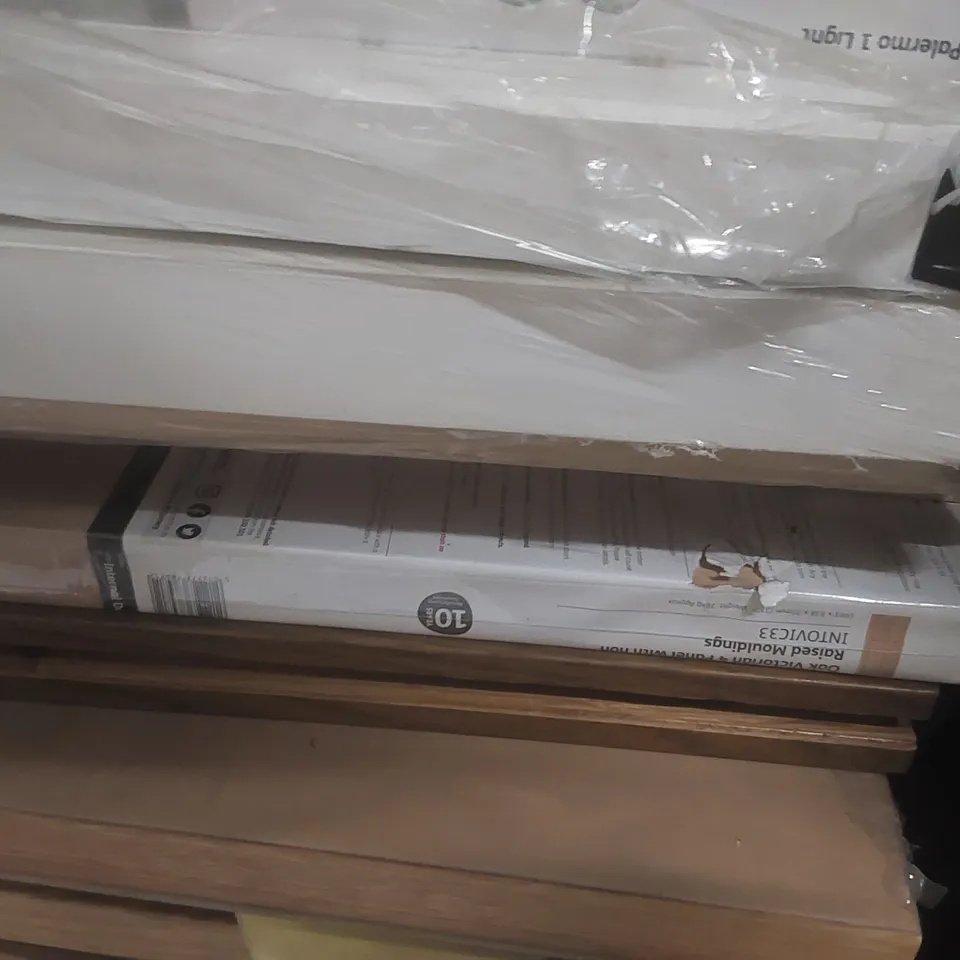 PALLET CONTAINING A VERY LARGE QUANTITY OF WOODEN INTERNAL DOORS