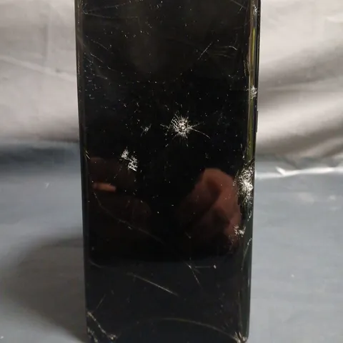GOOGLE PIXEL 7 PRO – BLACK, CRACKED SCREEN