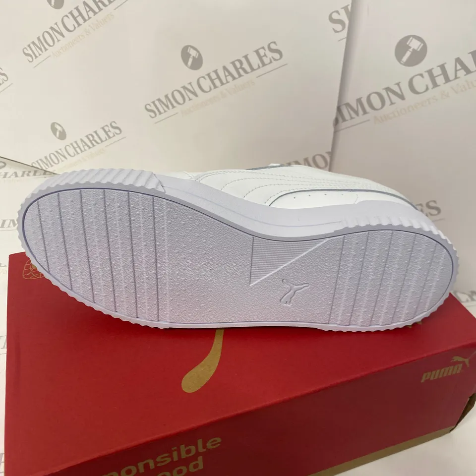 BOXED PAIR OF PUMA WHITE TRAINERS SIZE 7
