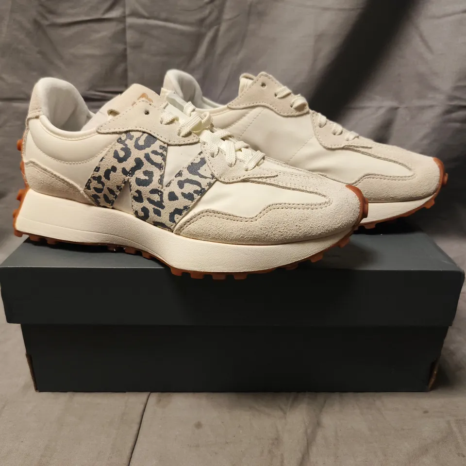 BOXED PAIR OF NEW BALANCE 327 TRAINERS IN CREAM SIZE UK 6