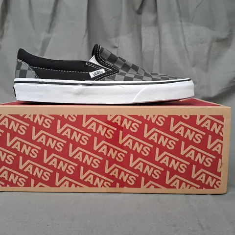 BOXED PAIR OF VANS CLASSIC SLIP-ON SHOES IN GREY/BLACK CHECKERBOARD UK SIZE 6
