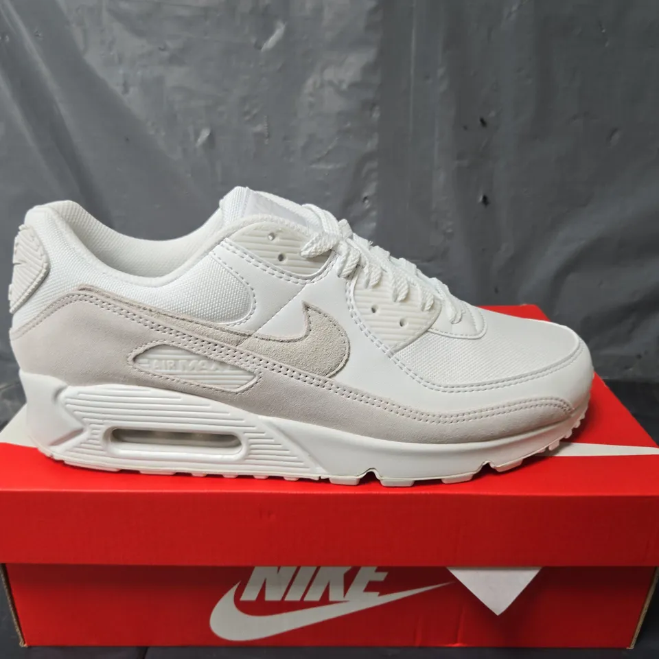 BOXED PAIR OF NIKE AIR MAX 90 TRAINERS IN WHITE - UK 9
