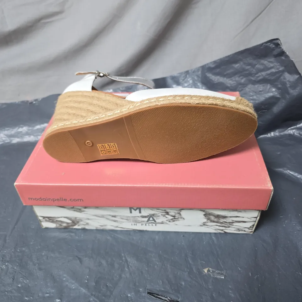 MODA IN PELLE WHITE ESPADRILLE WEDGE SANDALS WITH CRYSTAL BUCKLE SIZE 41