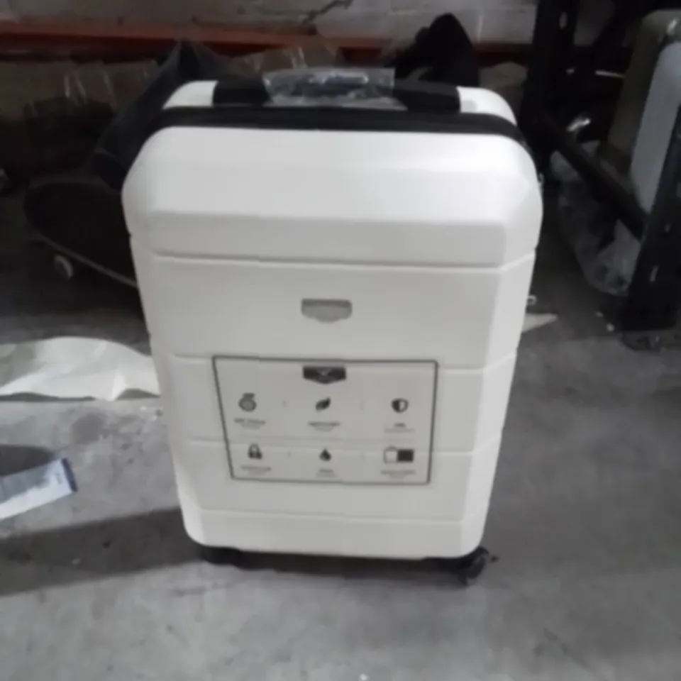 LUGG JETSET 20 INCH TRAVEL SUITCASE WHITE&BLACK