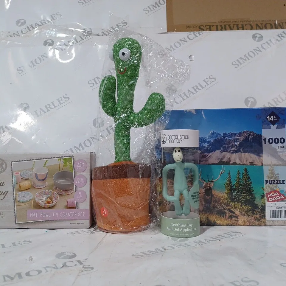 BOX OF APPROXIMATELY 20 ASSORTED TOYS AND GAMES TO INCLUDE MATCHSTICK MONKEY TEETHING TOY, RAFFIA WEAVING KIT, HUA DADA 1000 PIECE PUZZLE, ETC