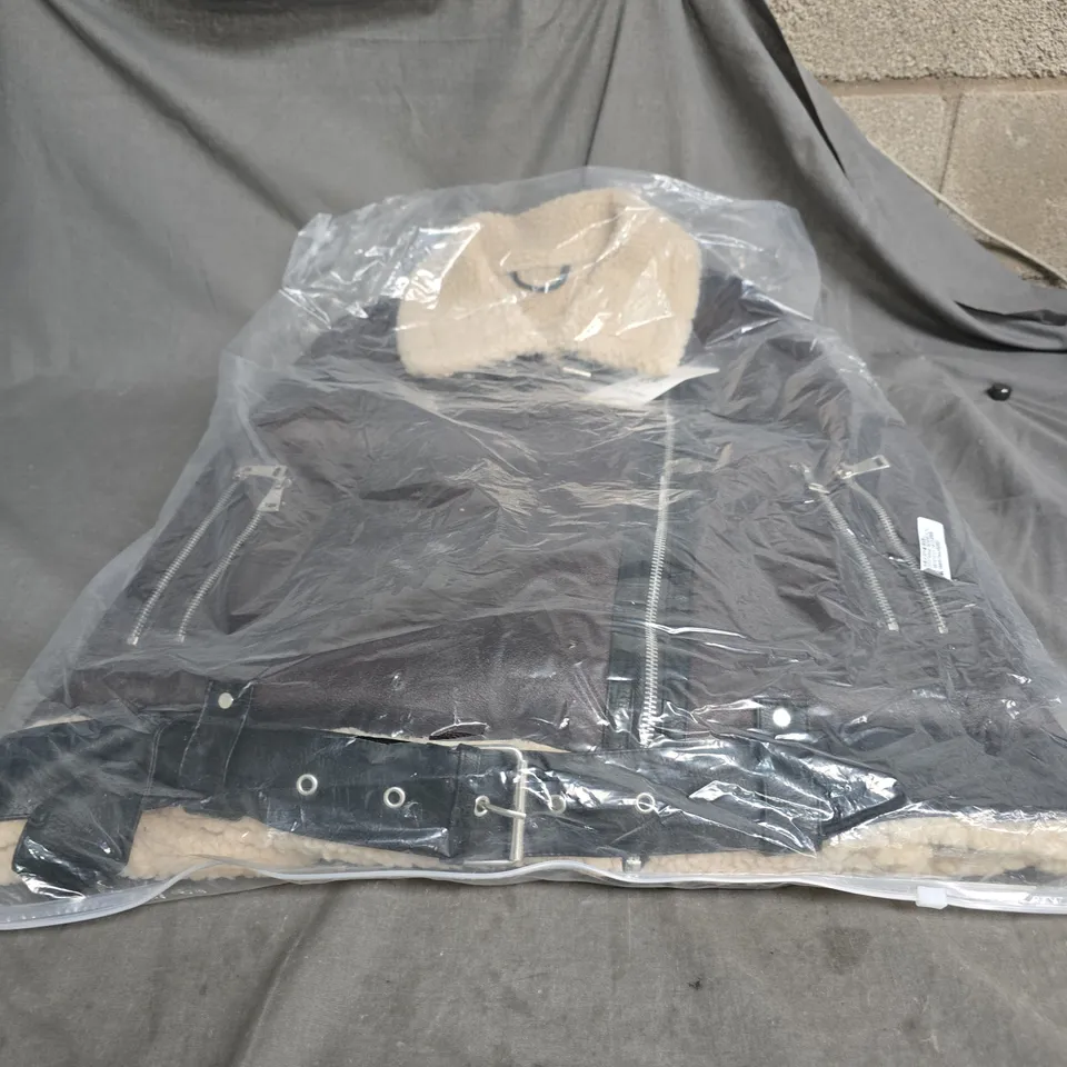 STT ZI HONG BLACK LEATHER BIKER JACKET – BELTED, ZIP POCKETS LARGE