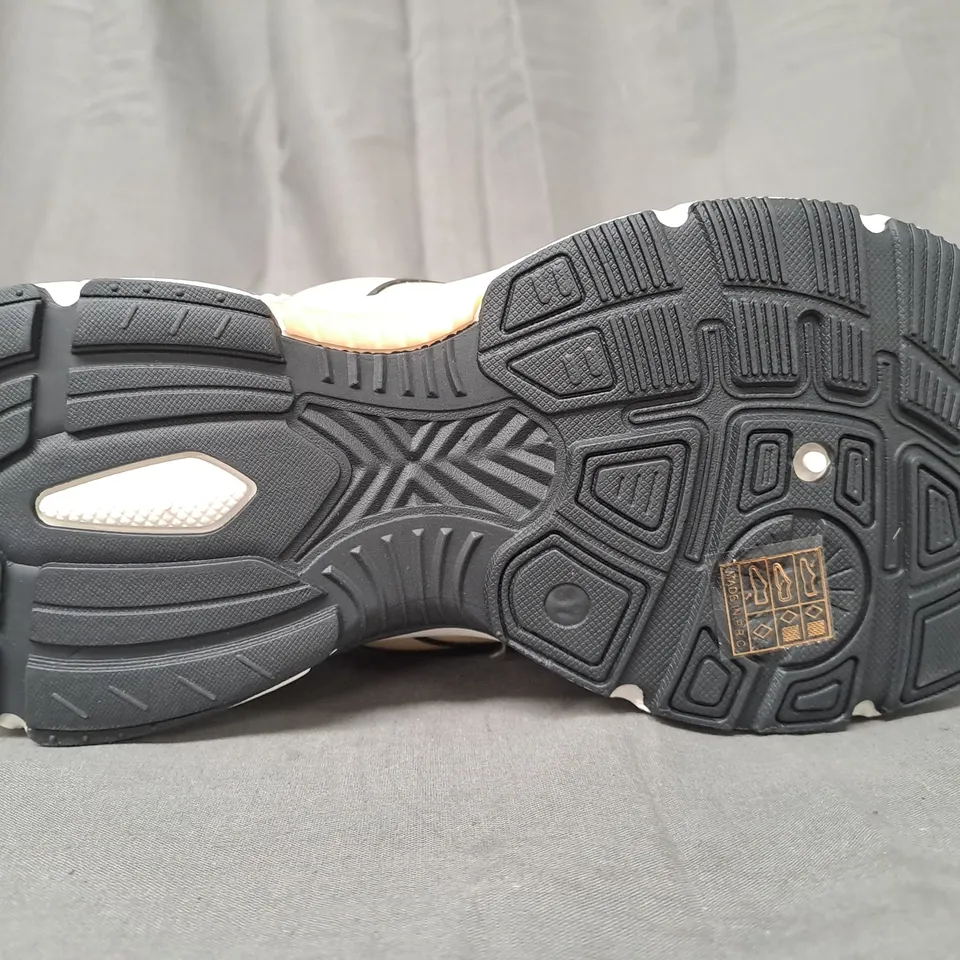 BOXED PAIR OF DESIGNER TRAINERS IN CREAM/BEIGE EU SIZE 37