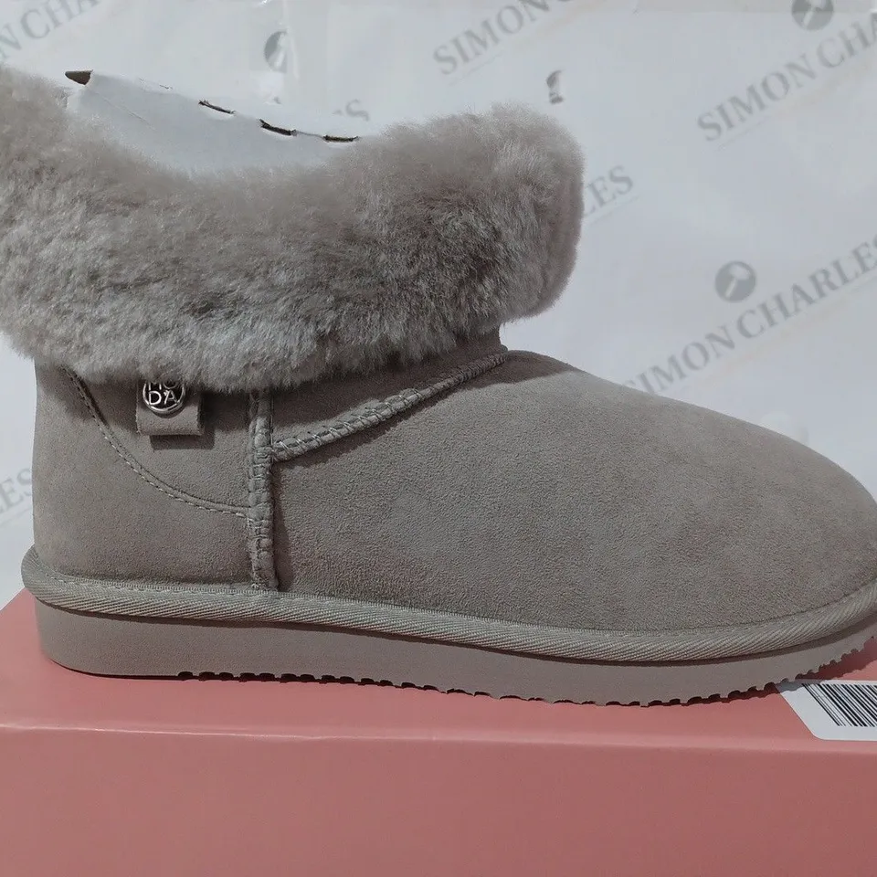 MODA IN PELLE SHEEPSKIN SLIPPER BOOTS - GREY - UK 8